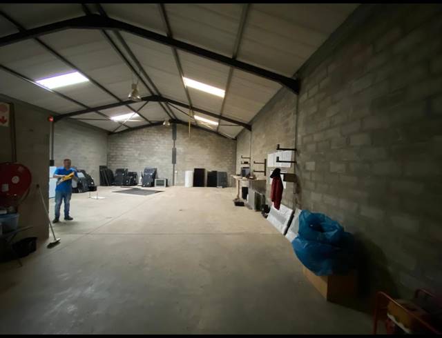 150M² WAREHOUSE TO LET IN STRAND INDUSTRIA